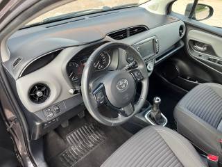TOYOTA Yaris usata, con Autoradio