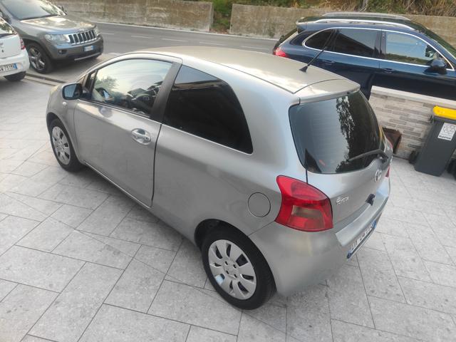 TOYOTA Yaris usata, con Autoradio
