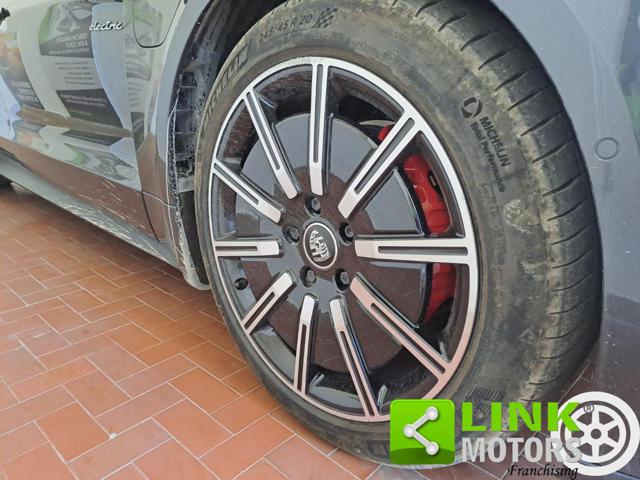 PORSCHE Taycan usata 32