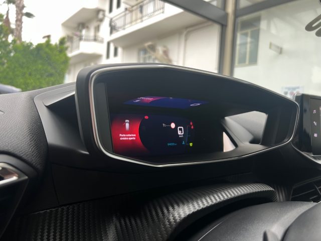 PEUGEOT 2008 usata, con Volante multifunzione