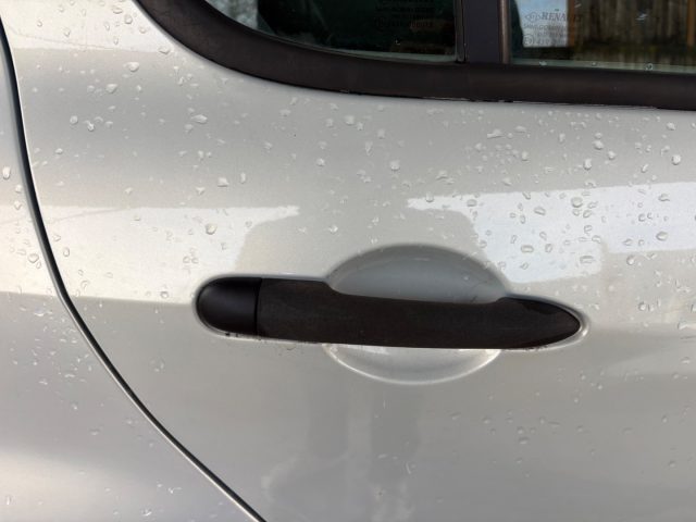 RENAULT Modus usata, con Cerchioni in acciaio