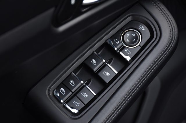 PORSCHE Macan usata, con Sedili riscaldati