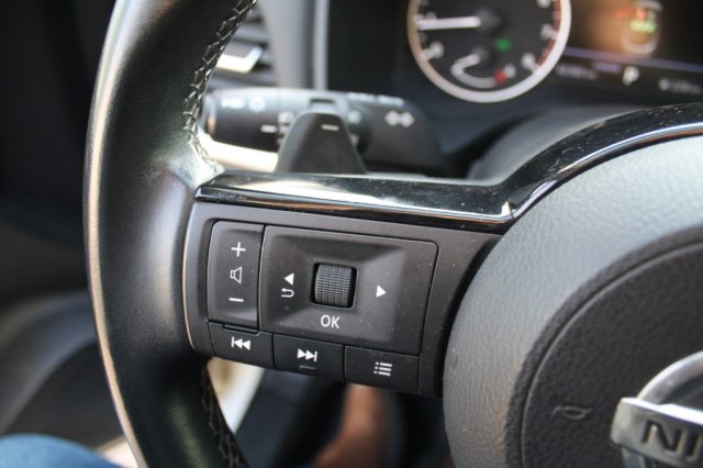 NISSAN Qashqai usata, con Fari LED