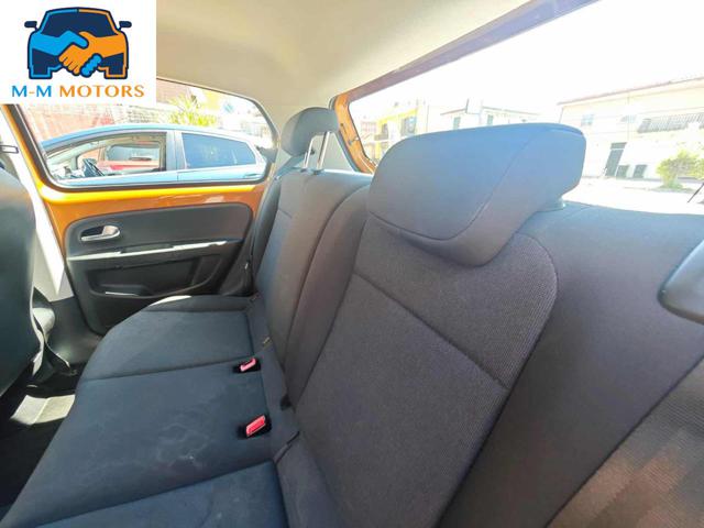 VOLKSWAGEN up! usata 16
