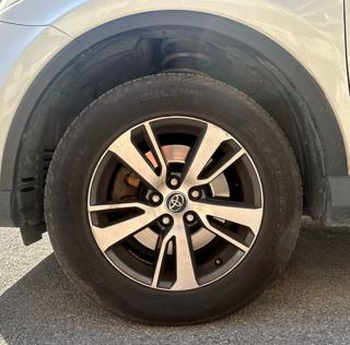 TOYOTA RAV 4 usata, con Sensori di parcheggio posteriori
