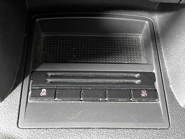 VOLKSWAGEN Touran usata 24