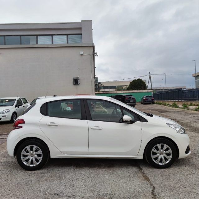 PEUGEOT 208 usata, con Alzacristalli elettrici