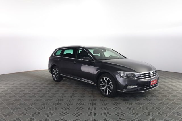 VOLKSWAGEN Passat usata 1