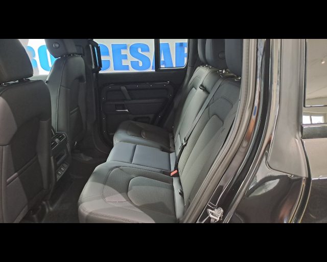 LAND ROVER Defender usata 32
