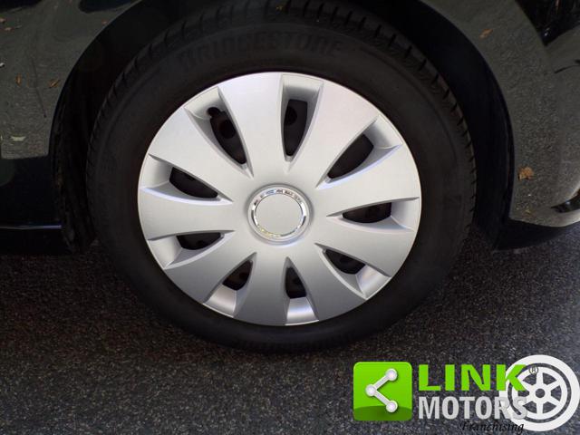 NISSAN Micra usata, con USB