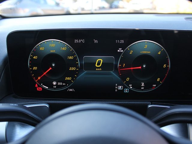 MERCEDES-BENZ GLB 180 usata, con Autoradio digitale