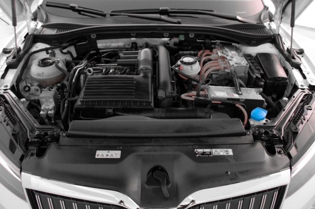 SKODA Superb usata, con Cruise Control