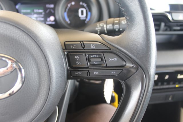 TOYOTA Yaris usata, con Airbag testa
