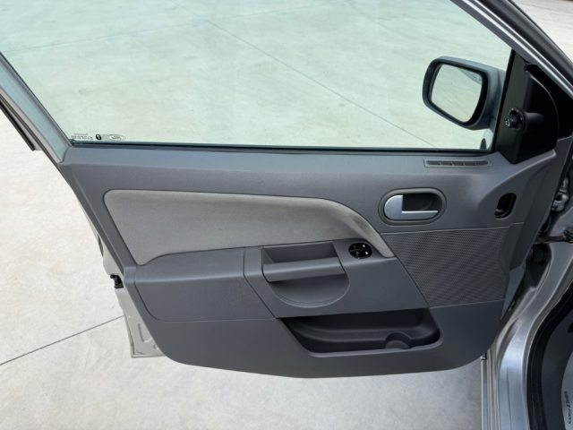 FORD Fiesta usata, con Specchietti laterali elettrici
