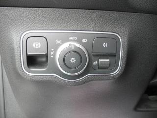 MERCEDES-BENZ GLB 200 usata, con Freno di stazionamento elettrico