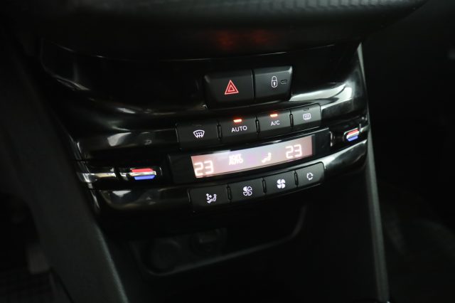 PEUGEOT 2008 usata 10