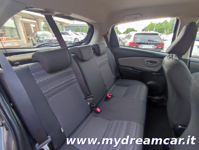 TOYOTA Yaris usata 17