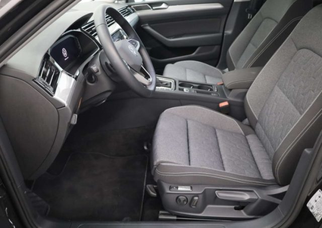 VOLKSWAGEN Passat Variant usata, con Controllo trazione