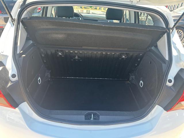 OPEL Corsa usata, con Touch screen