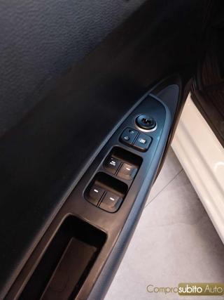 HYUNDAI i10 usata, con Specchietti laterali elettrici