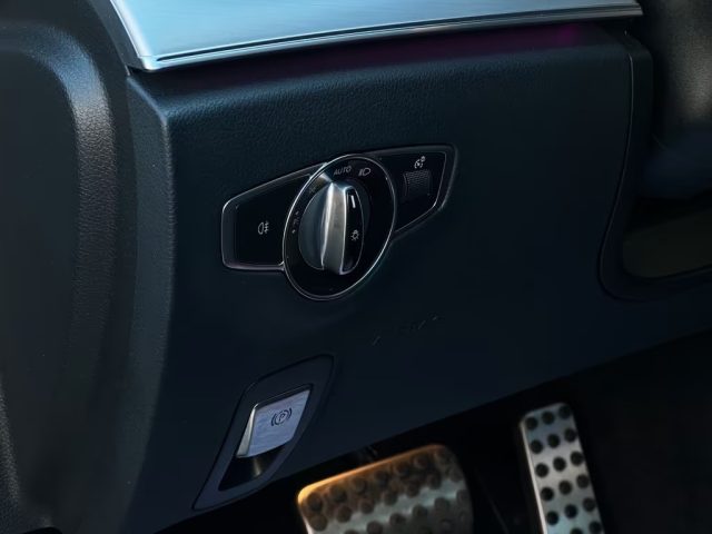 MERCEDES-BENZ E 220 usata, con Sistema di navigazione