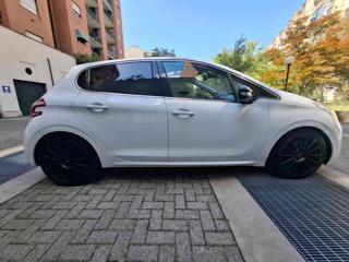PEUGEOT 208 usata, con Autoradio