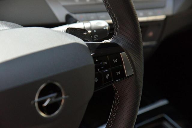 OPEL Astra usata, con Specchietti laterali elettrici