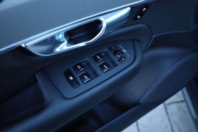 VOLVO XC90 usata, con USB