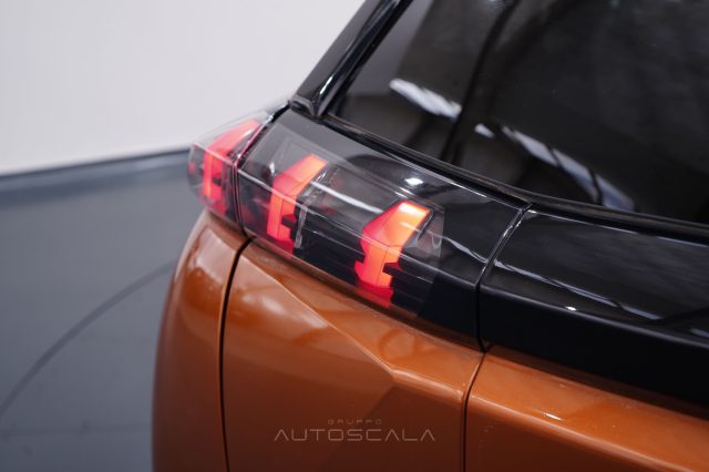 PEUGEOT 2008 usata, con Specchietti laterali elettrici