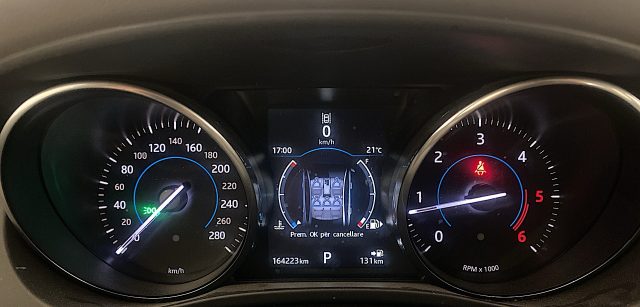 JAGUAR XE usata, con Servosterzo