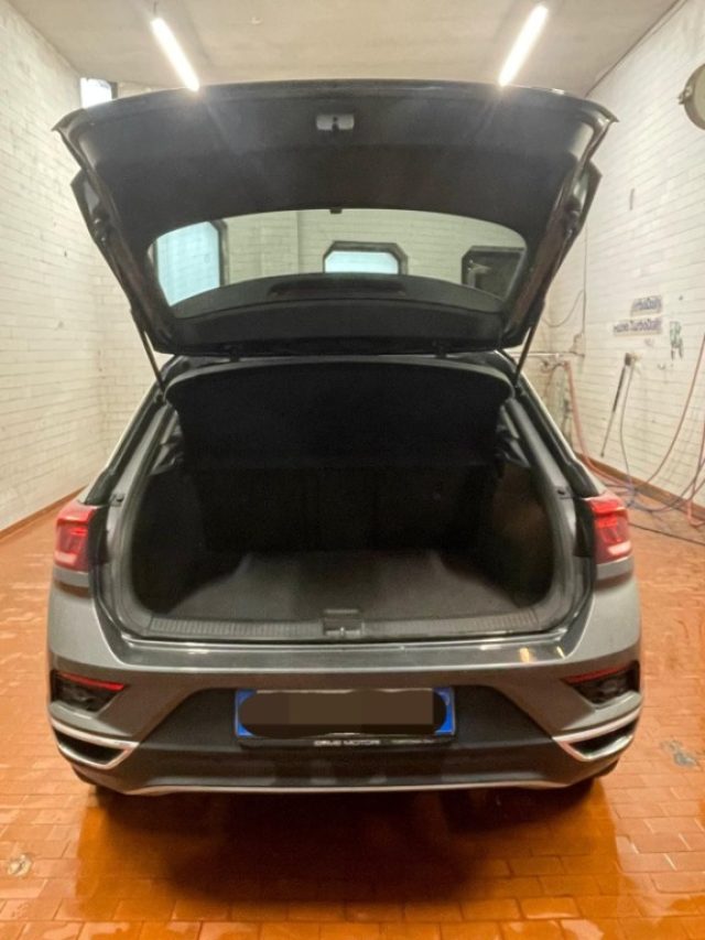 VOLKSWAGEN T-Roc usata, con USB