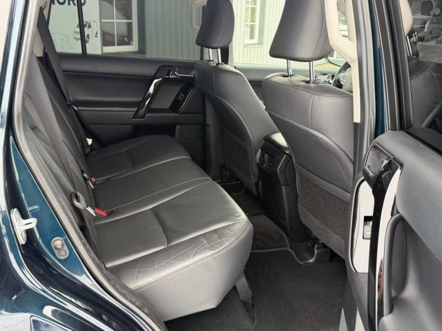 TOYOTA Land Cruiser usata, con Boardcomputer