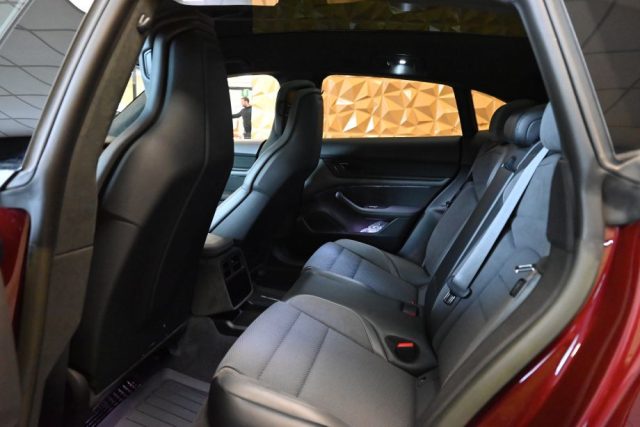 PORSCHE Taycan usata 24