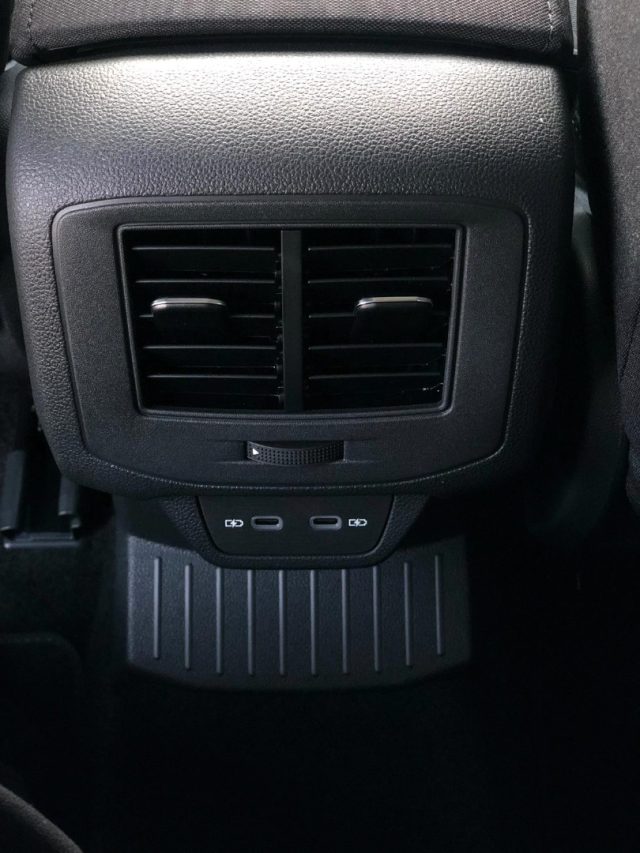 VOLKSWAGEN T-Roc usata, con Riconoscimento dei segnali stradali