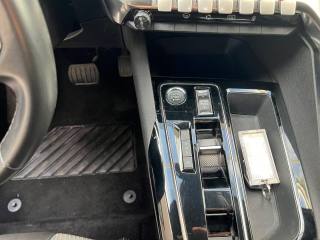 PEUGEOT 3008 usata, con Volante in pelle