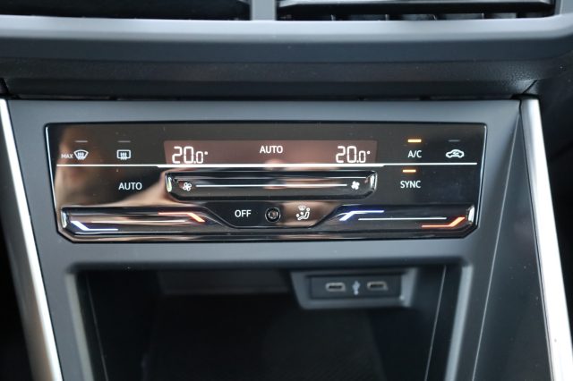 VOLKSWAGEN Taigo usata, con Carica per smartphone a induzione
