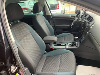 VOLKSWAGEN Golf usata, con USB