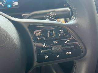 MERCEDES-BENZ GLB 200 usata, con Controllo trazione