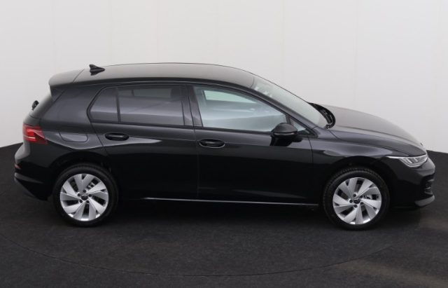 VOLKSWAGEN Golf usata, con USB