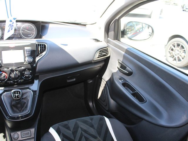 LANCIA Ypsilon usata, con Luci diurne LED