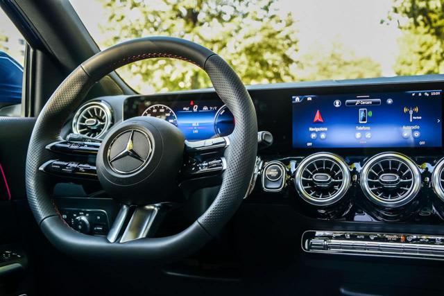 MERCEDES-BENZ GLA 200 usata, con Airbag