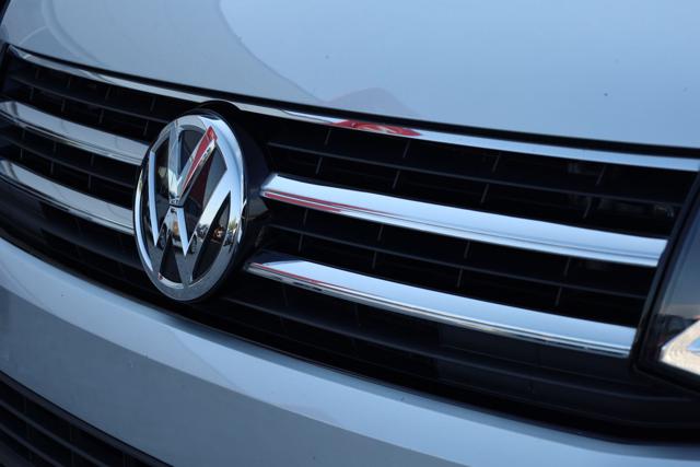 VOLKSWAGEN Caravelle usata, con Ruota di riserva