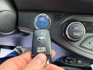 TOYOTA Yaris usata 21