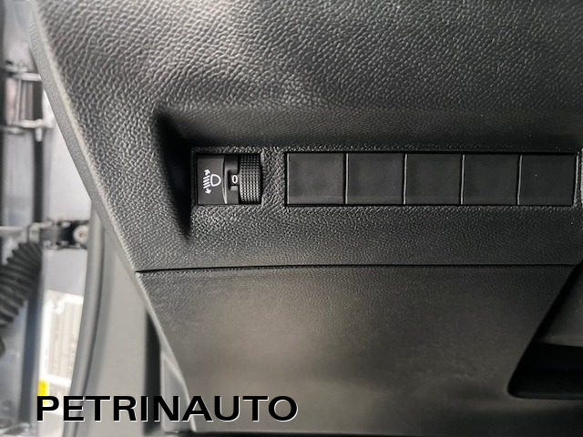 PEUGEOT 2008 usata, con Touch screen