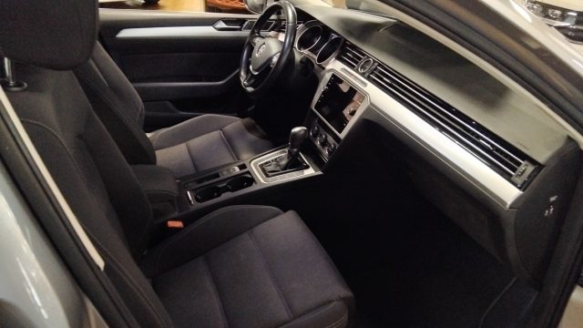 VOLKSWAGEN Passat Variant usata, con ESP