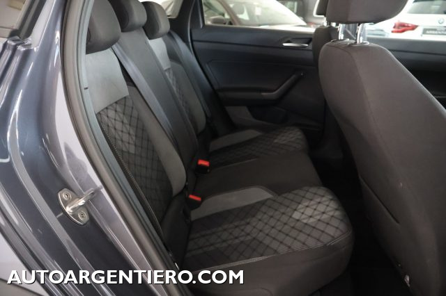 VOLKSWAGEN Taigo usata, con Sound system