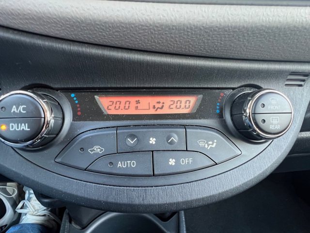 TOYOTA Yaris usata, con ESP