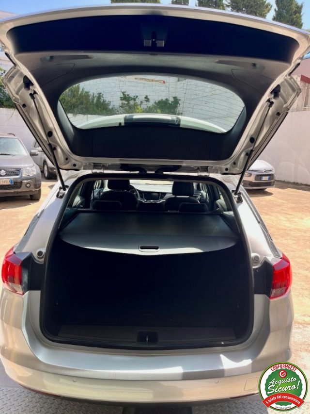 OPEL Astra usata, con Fari LED