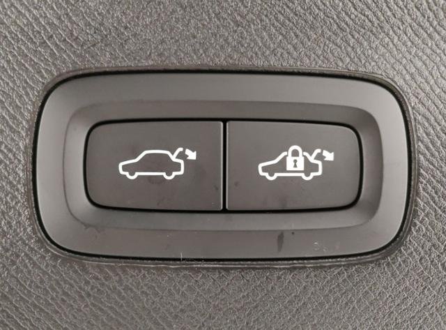 VOLVO XC90 usata, con Sensori di parcheggio posteriori