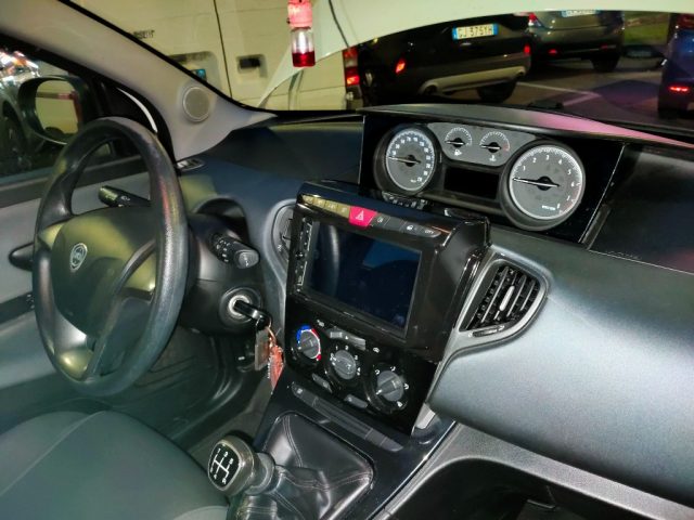 LANCIA Ypsilon usata, con Autoradio digitale